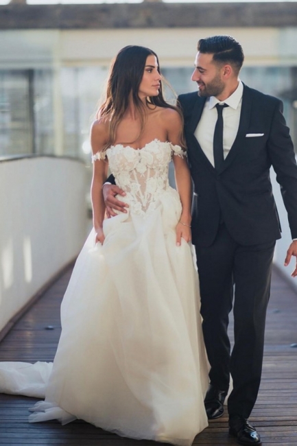 Elegant A-Line Sweetheart Off-the-Shoulder Appliques Lace Backless Wedding Dress