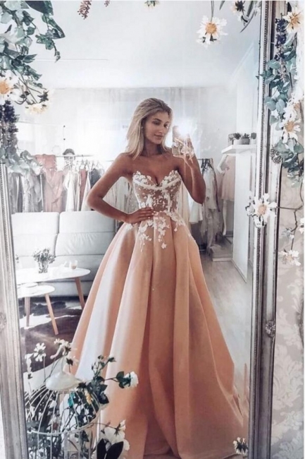 Gorgeous Sweetheart Ruffles A-line Evening Prom Dress With Lace Appliques