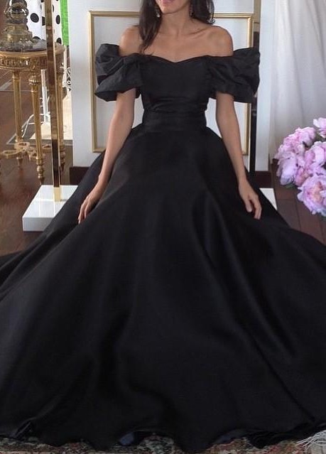 Gothic Black Wedding Dresses Off the Shoulder Puffy Short Sleeves Sexy Bridal Gowns