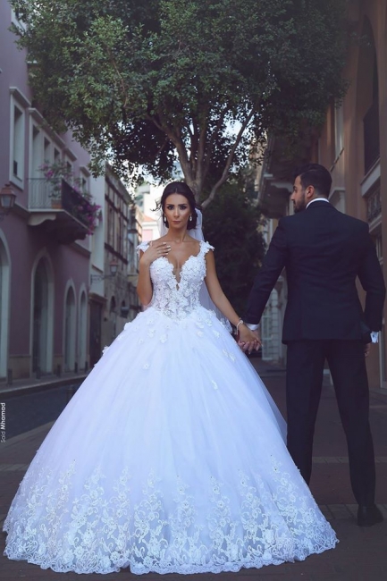 Elegant V-Neck Appliques Bridal Ball Gowns Sleeveless Tulle Wedding Dresses