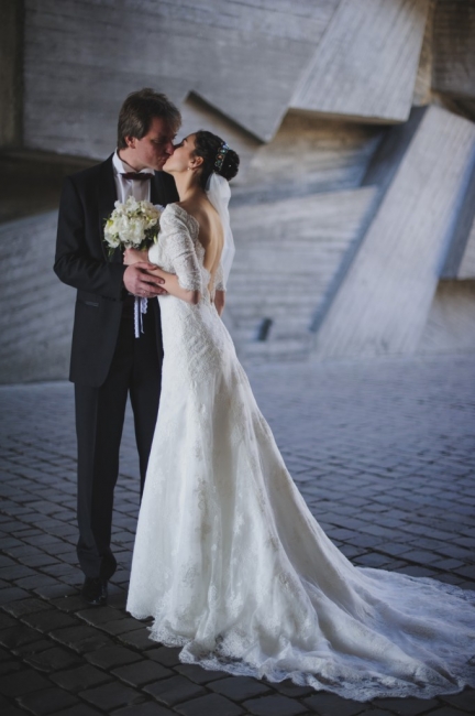 Half-sleeve Open-Back Lace Stunning Train Wedding Dresses
