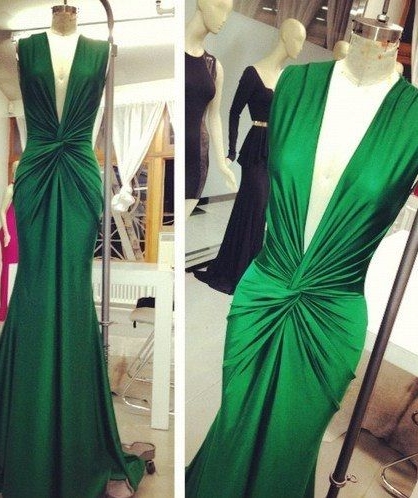 Emerald Green Fit and Flare Evening Gowns Deep V Neck Ruched Alluring Long Prom Dresses