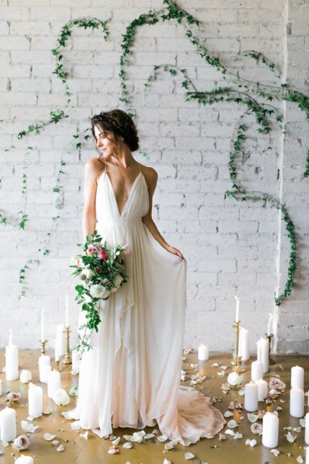 V-Neck Beach Chiffon Sleeveless Long Elegant Wedding Dress