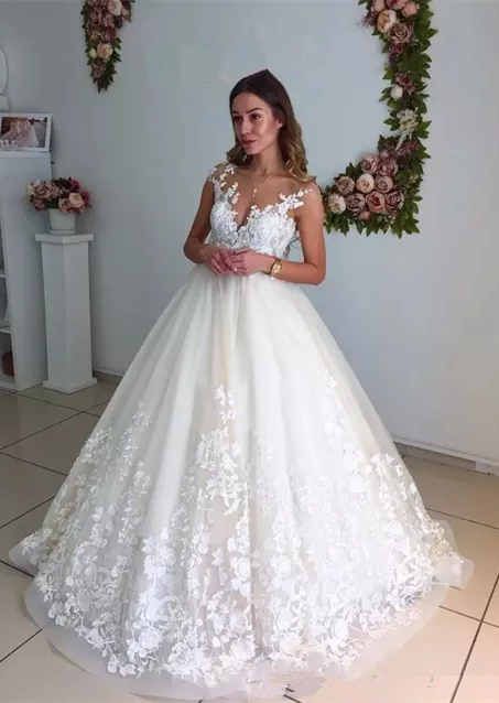 Floor Length Court-Trian Appliques Backless Lace A-Line Wedding Dresses