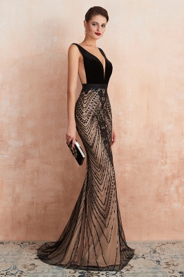 Elegant Sleeveless V-neck Fit and Flare Black Prom Dresses_9