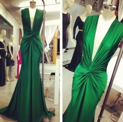Emerald Green Fit and Flare Evening Gowns Deep V Neck Ruched Alluring Long Prom Dresses_3